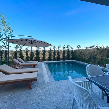 Pearl Pool Luxury Golem (Tirana)