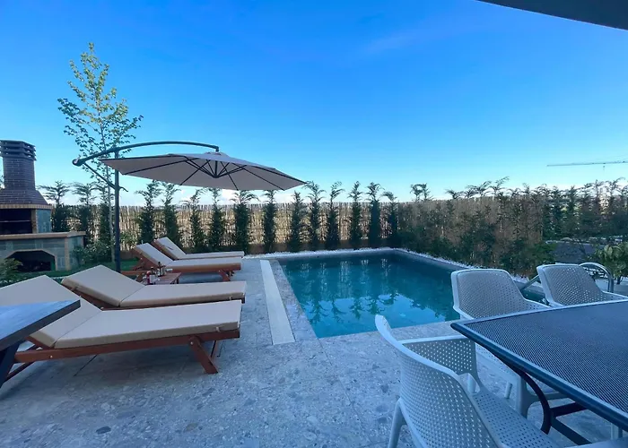 Pearl Pool Luxury 골렘