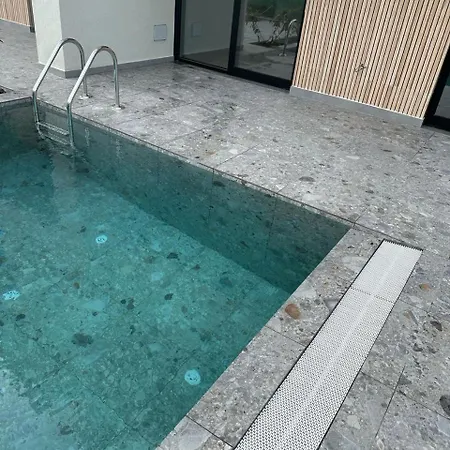 Pearl Pool Luxury Villa Golem (Tirana)