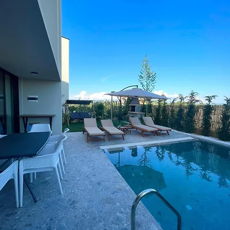 Pearl Pool Luxury فيلة غوليم