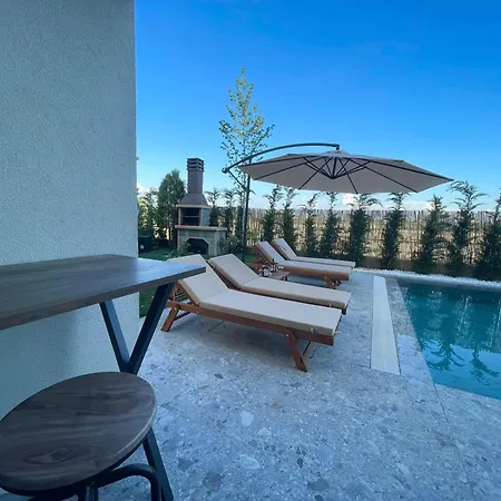 Pearl Pool Luxury * גולם