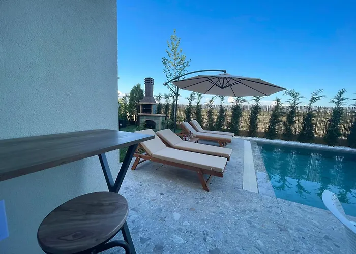 Pearl Pool Luxury * Golem (Tirana)