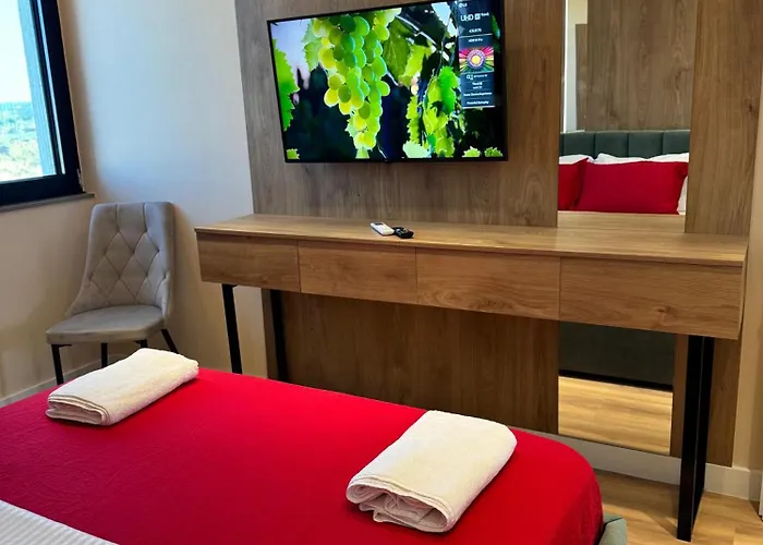 Pearl Pool Luxury Golem (Tirana)