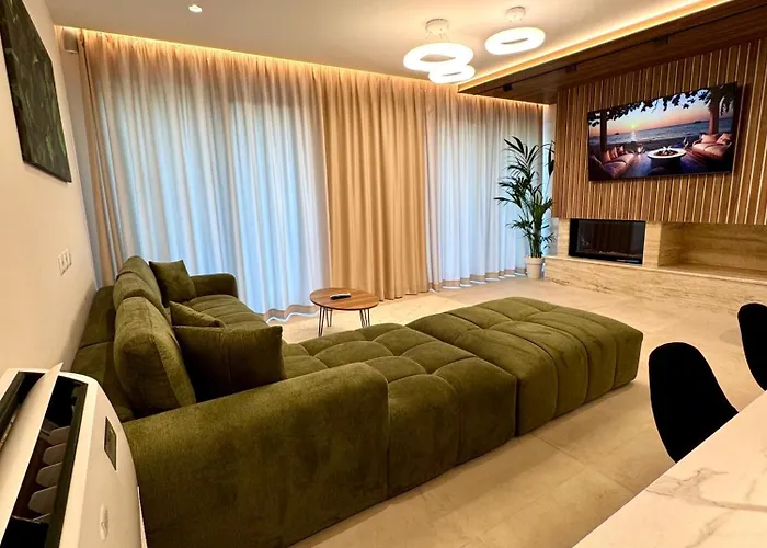 Pearl Pool Luxury Golem (Tirana)